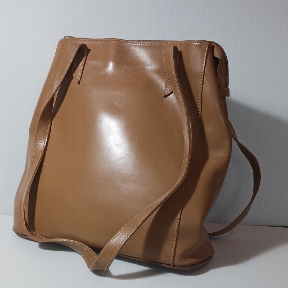 Leather Shoulder Bag in Tan - Elegant Everyday Carry